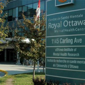 Enseigne extérieure au Royal sur le campus de Carling