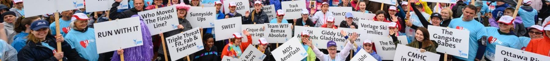 Un grand groupe de capitaines de l'équipe du Royal à la Course pour les femmes PHARMAPRIX AIMEZ. VOUS. de 2019